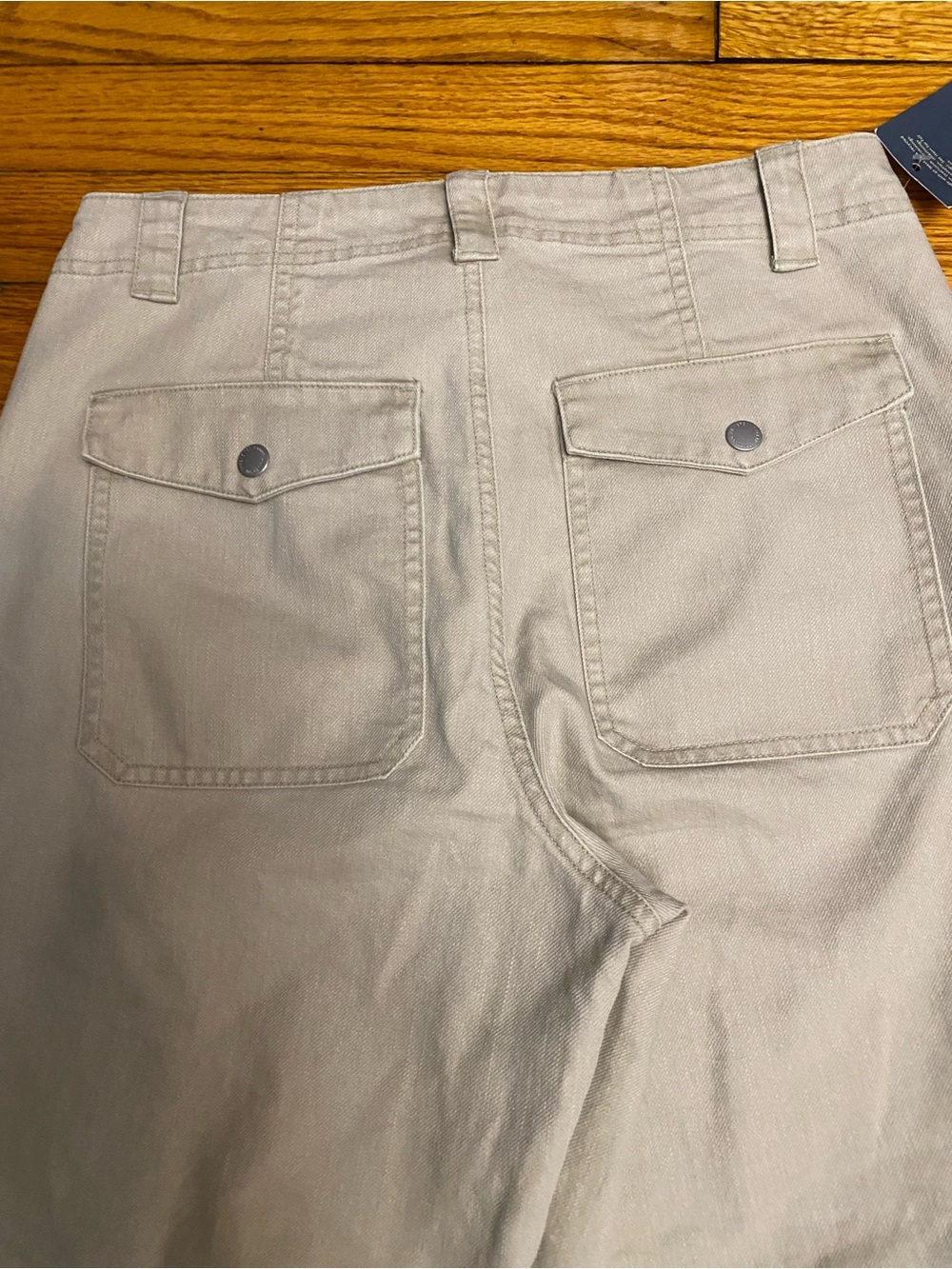 New! Universal Straight-Leg Chinos in Light Khaki Size 6 Women’s - Picture 8 of 8